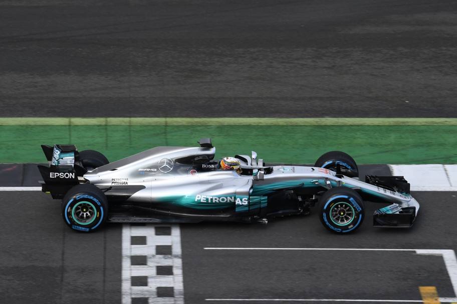 A Silverstone è scesa in pista la nuova Mercedes W08, ecco le primissime immagini della vettura di Lewis Hamilton e Valtteri Bottas